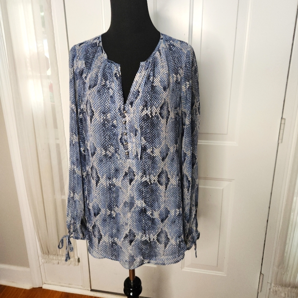 White House Black Market Silver Strand Blue Snake Skin Print Size 4